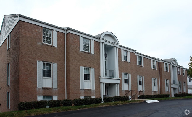 Building Photo - Camelot