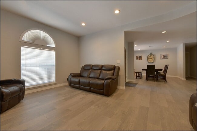 Building Photo - Coming Soon!