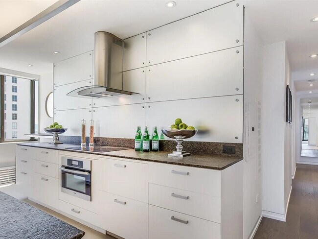 Building Photo - 1080 Chestnut St