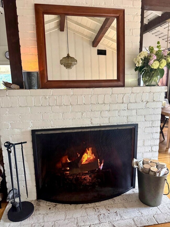 Building Photo - 2828 Laurel Canyon Pl