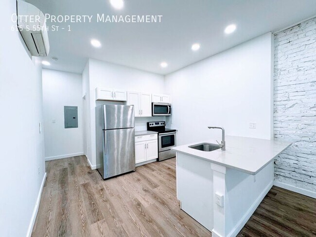 Building Photo - 615 S 55th St