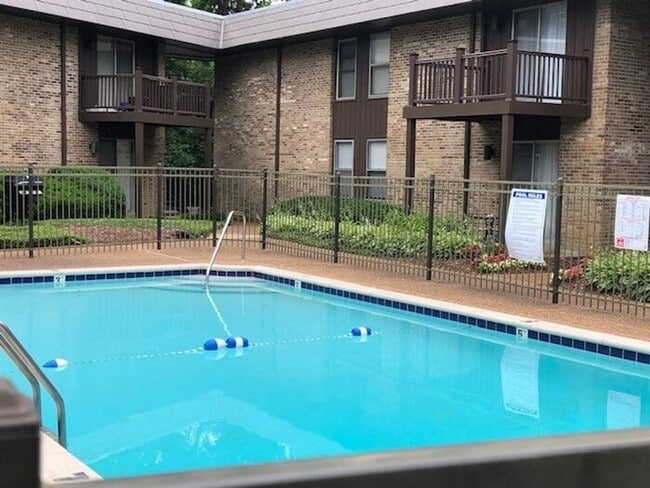 Building Photo - Nice 2 bedroom 2 bath one-level condo