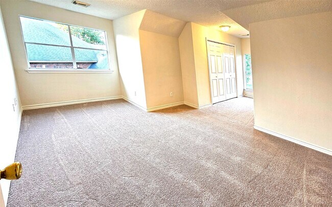 Building Photo - 2202 Cherry Hill Ct