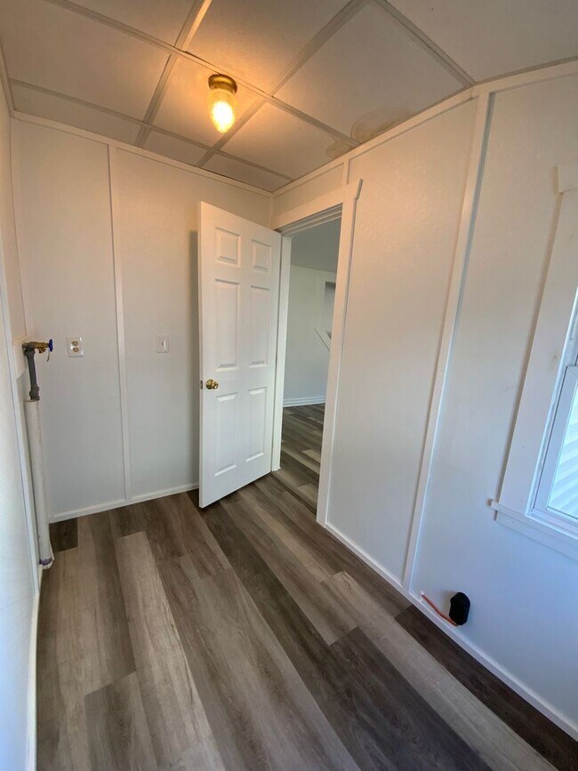 Building Photo - 3 br, 1 bath House - 111 NORTH RONKS ROAD