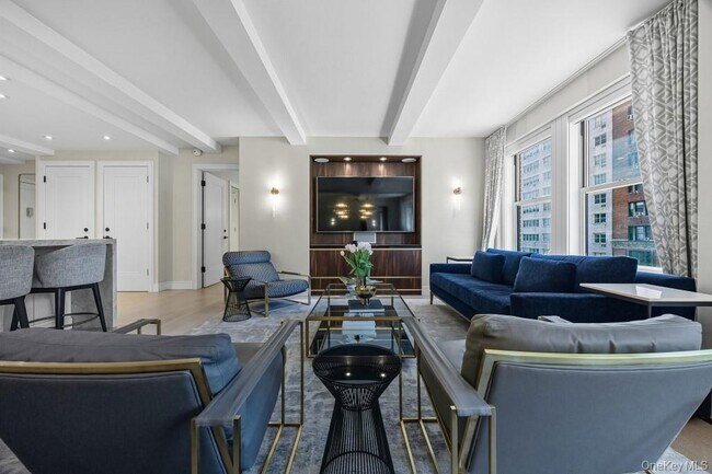 Building Photo - 433 W 34th St.