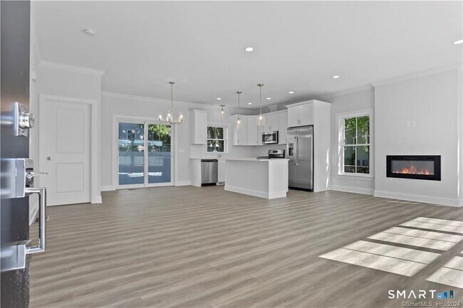 Building Photo - 348 Halley Ave