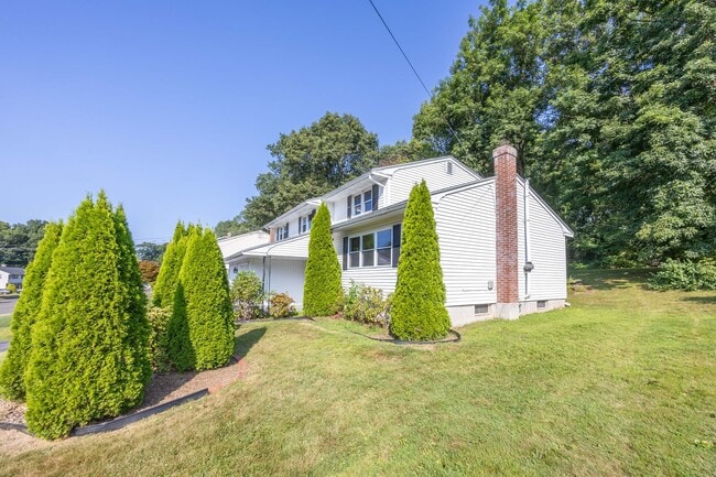 Building Photo - 5 Bedroom Split Level Single Family