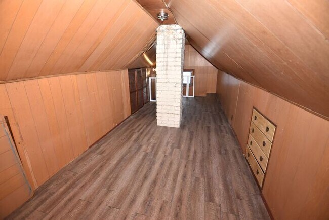 Building Photo - Near Downtown South Bend 3 bedroom home