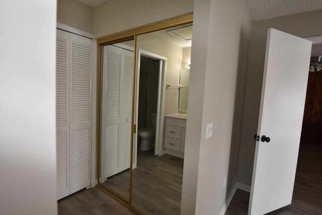 Building Photo - 5407 Pine Creek Dr