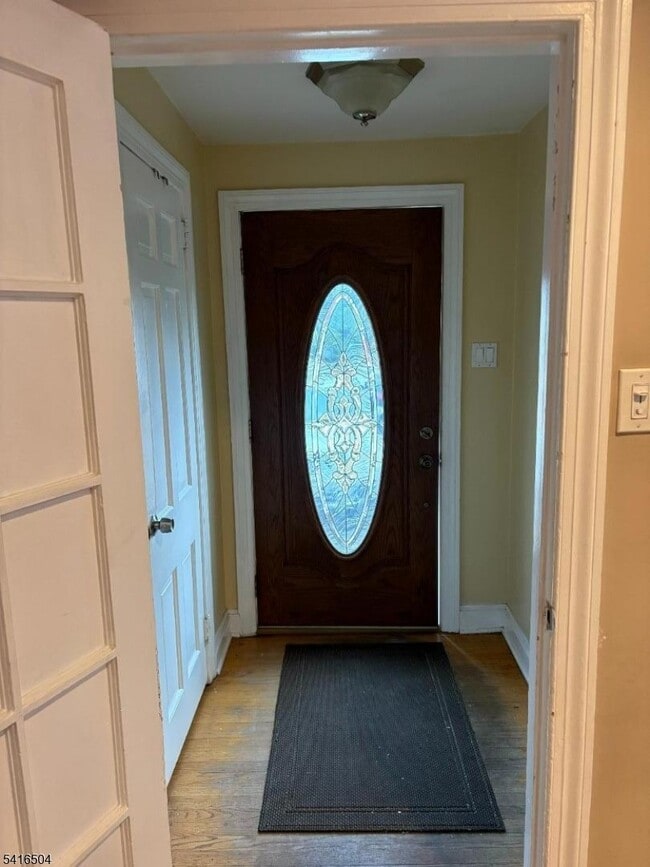 Building Photo - 521 Pleasant Valley Way