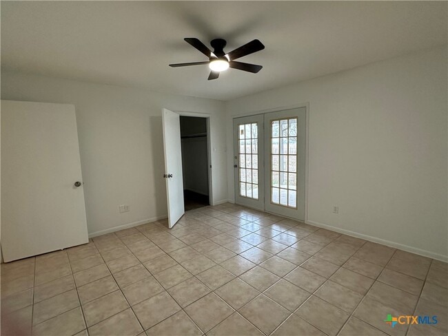 Building Photo - 136 Discovery Ln