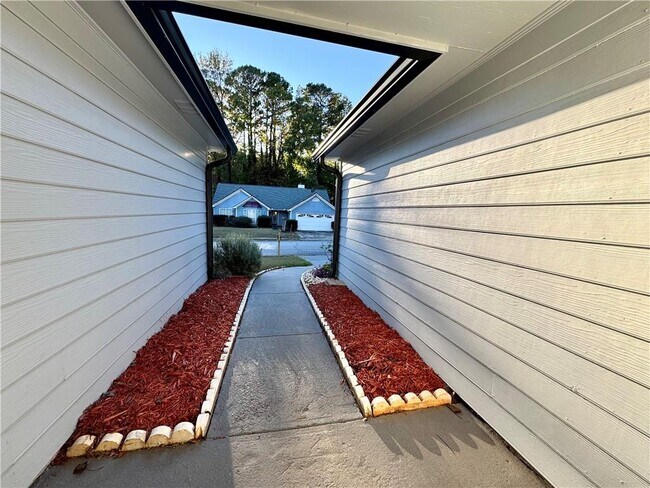 Building Photo - 1255 Avalon Dr