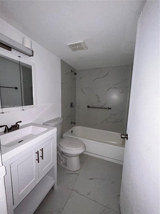 Building Photo - 1720 NW N River Dr