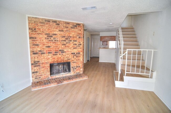 Building Photo - 9475 Olde Village Ct