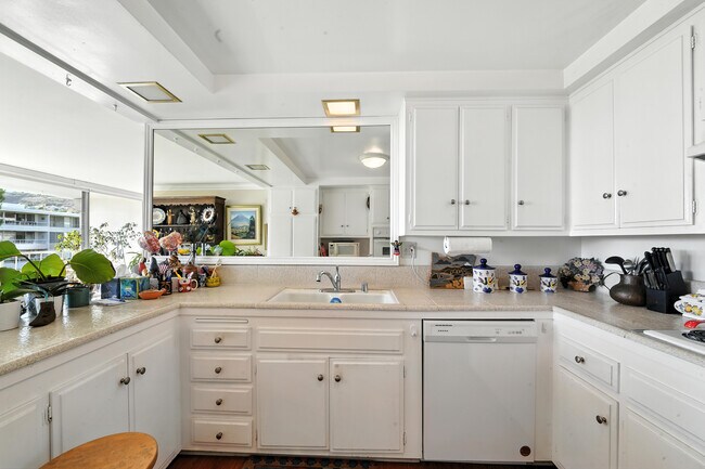 Building Photo - 32735 Seagate Dr