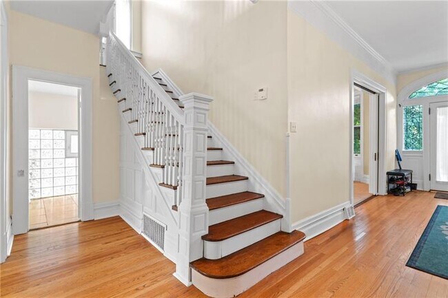 Building Photo - 1084 Shady Ave