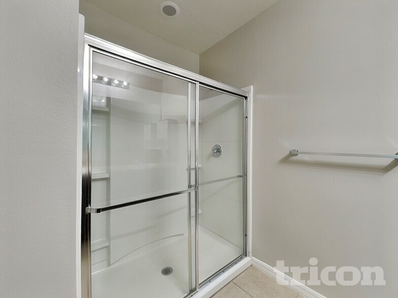 Building Photo - 4262 Roberta Dr