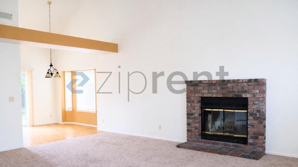 Building Photo - 9588 N Boyd Ave