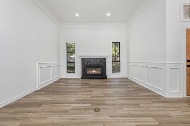 Building Photo - 922 Sycamore Creek Rd