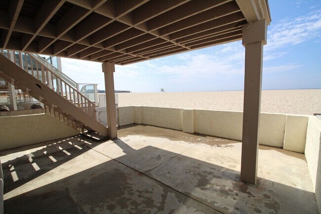 Building Photo - Oceanfront Silverstrand | 4 Bedroom + 3 Ba...