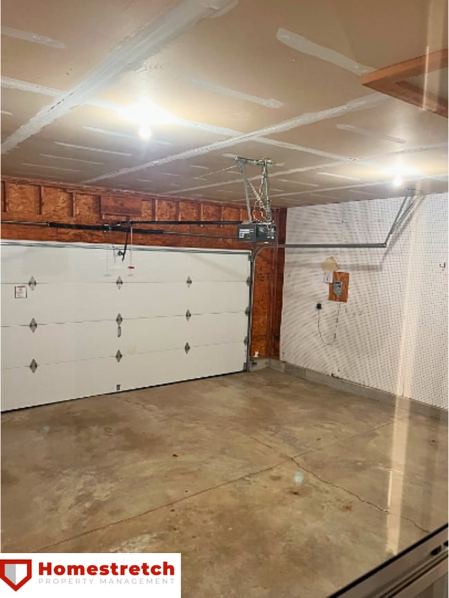 Building Photo - Beautiful 4 Bed 3 Bath Home For Immediate ...