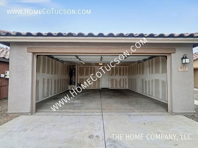 Building Photo - 955 W Calle Ronda