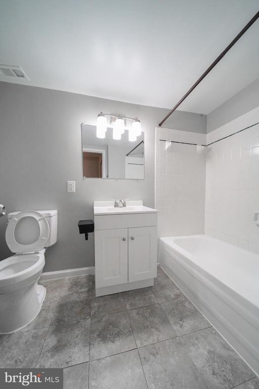 Building Photo - 10106 Campus Way S