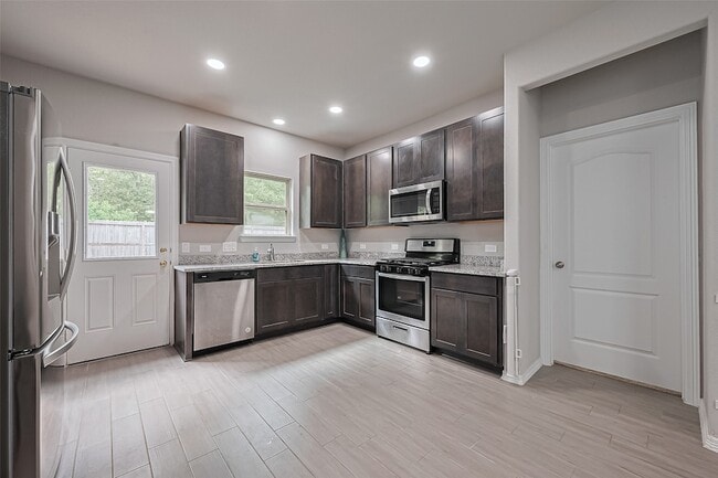 Building Photo - 24742 Russet Bluff Trl