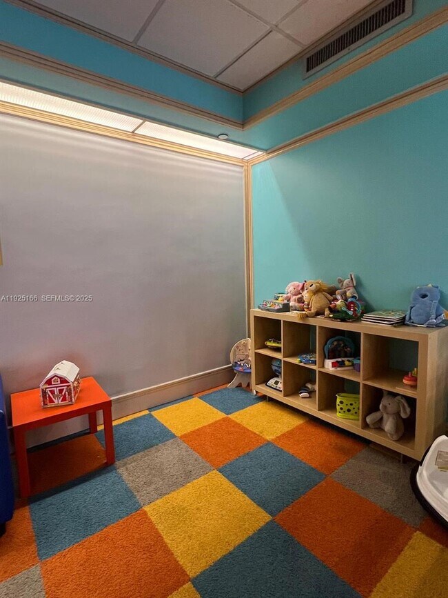 Building Photo - 1581 Brickell Ave