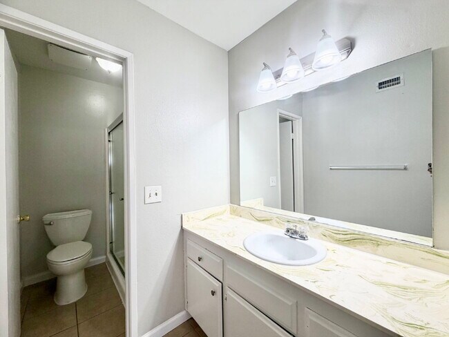 Building Photo - HIVE SUMMER MOVE-IN SPECIAL: 3 BEDROOM CONDO | COMMUNITY POOLS + WALKING TRAILS | CENTRAL LAS VEG...