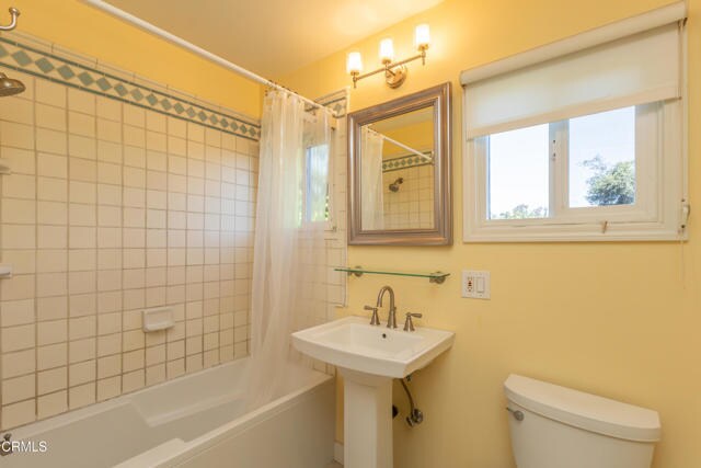 Building Photo - 854 Oneonta Dr