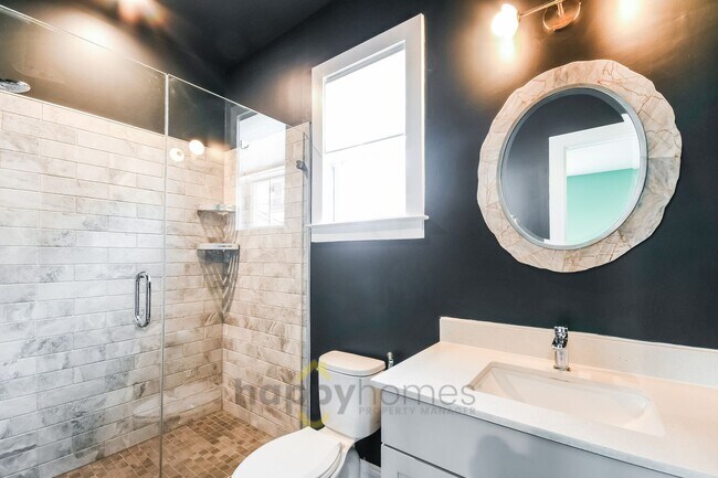 Building Photo - 4BR/3BA Modern Downtown Home with Fenced-In Yard