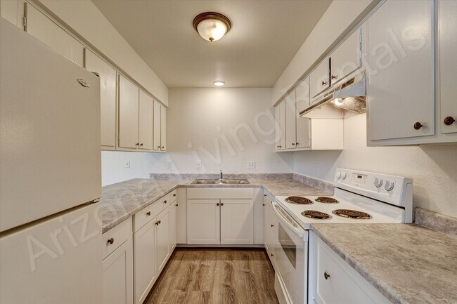 Building Photo - SAND870