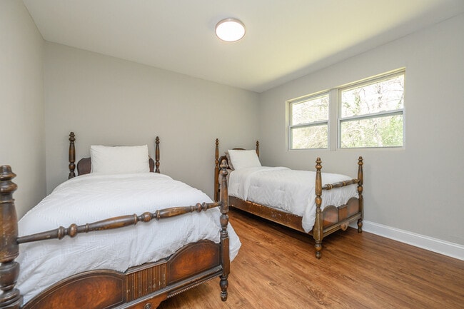 Building Photo - NEWLY RENOVATED 2 bedroom, 1 bathroom at Gilbert Townes