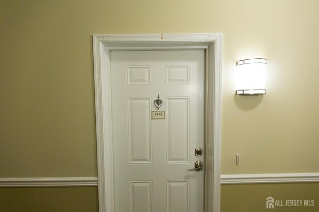 Building Photo - 1443 Sierra Dr