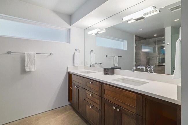 Building Photo - 3610 Crosswind Dr