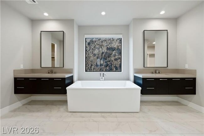 Building Photo - Modern Tri-Story Home in McDonald Highlands