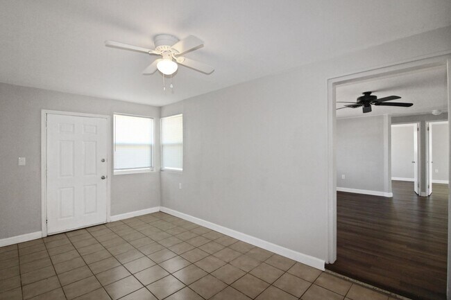 Building Photo - South Venice Annual Home for Rent