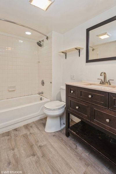 Building Photo - 4011 N Kenmore Ave