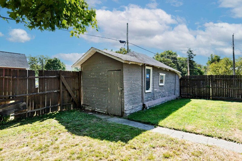 Building Photo - 427 Riley Ave