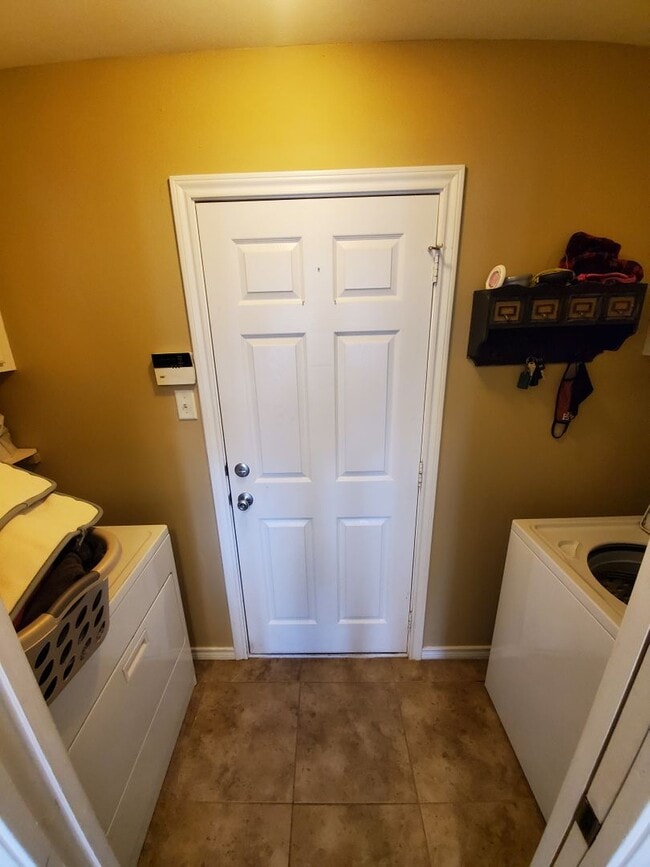 Building Photo - College Station -3 bedroom/2 bath - Fenced in back yard and House is in an EXCELLENT LOCATION