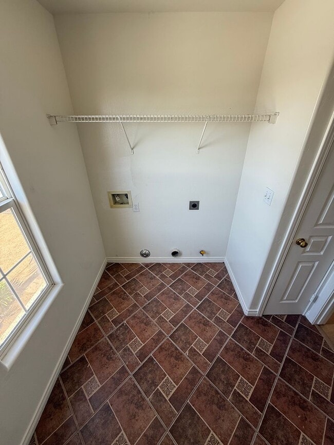 Building Photo - Spacious Single Family Home in Bakersfield...
