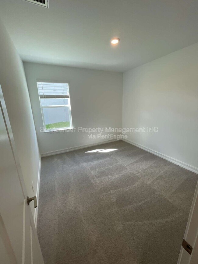 Building Photo - 7124 119th Ct E