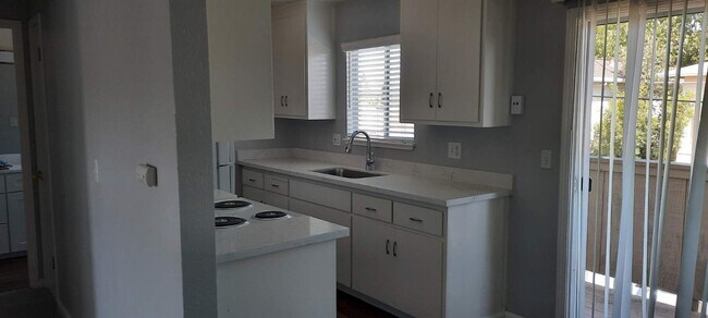 Building Photo - ~Welcome Home!!~ 1 Bed in highly desirable...