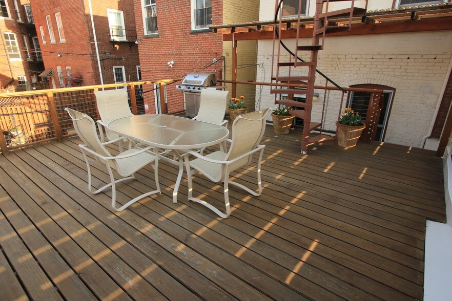 Building Photo - 1713 Riggs Pl NW