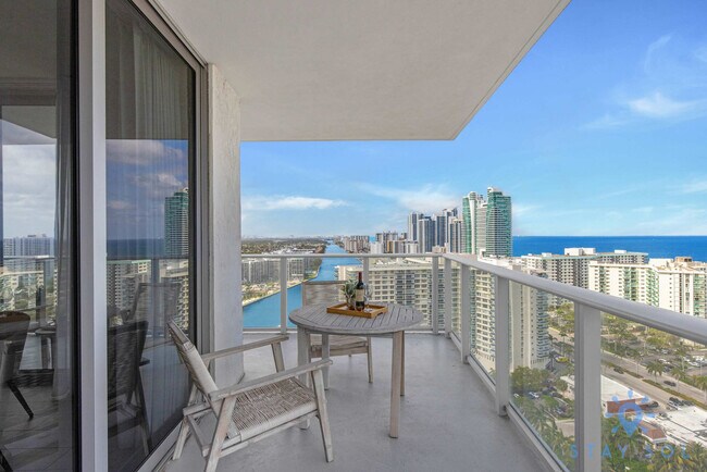 Building Photo - 4010 S Ocean Dr