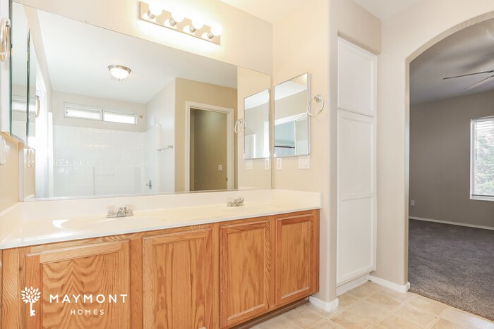 Building Photo - 1093 S 225th Ave