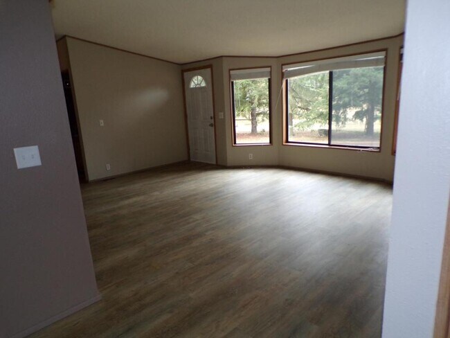 Building Photo - 4590 US-20