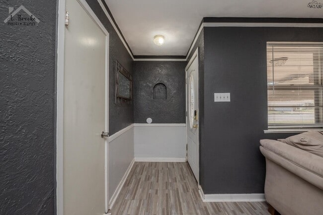 Building Photo - 1603 Karen Ln