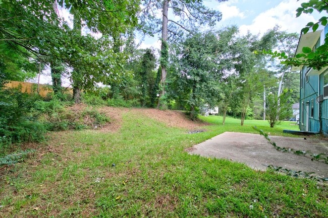 Building Photo - Renovated 3 bed/2 bath in Lithonia!